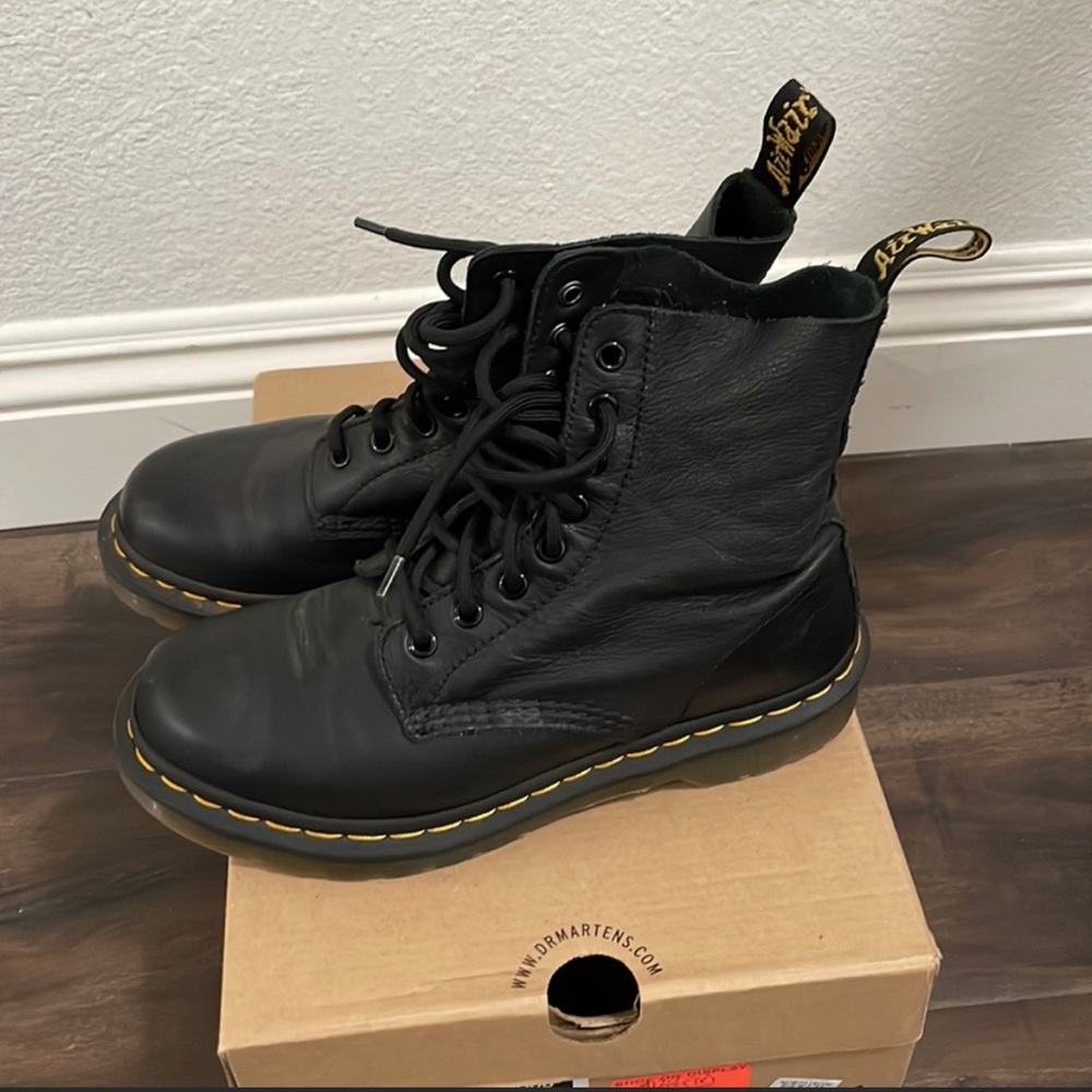 Dr. Martens Pascal Black size 8 gently worn